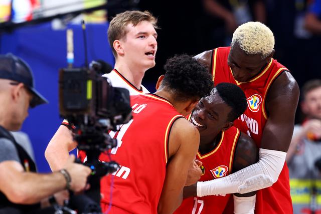 九游体育官方网站-德国队夺冠回国庆祝